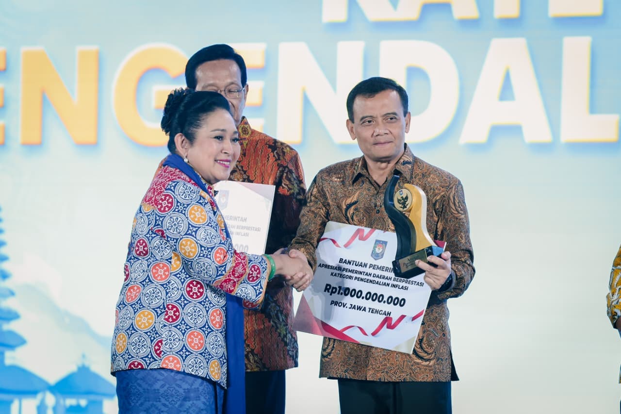 Ahmad Luthfi Antarkan Jawa Tengah Raih Penghargaan Pengendalian Inflasi dari Kemendagri